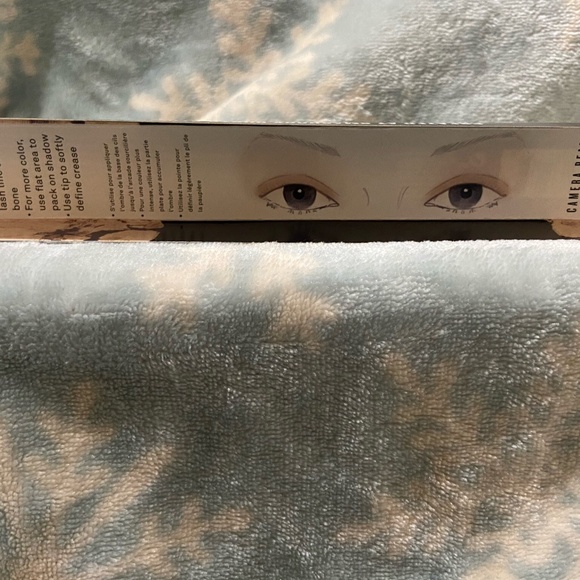 Smashbox Arched Eyeliner & Eye Shadow Brush Duo - Picture 11 of 13